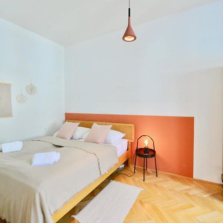 Beautiful Flat Next To Karlskirche Vienna Esterno foto