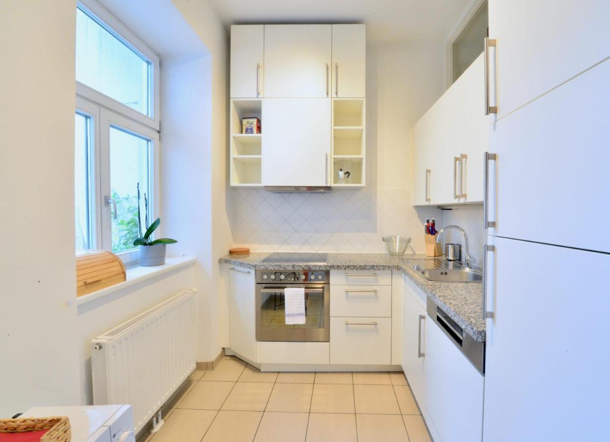 Beautiful Flat Next To Karlskirche Vienna Esterno foto