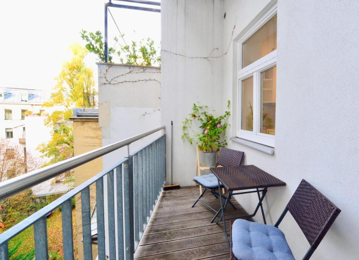 Beautiful Flat Next To Karlskirche Vienna Esterno foto