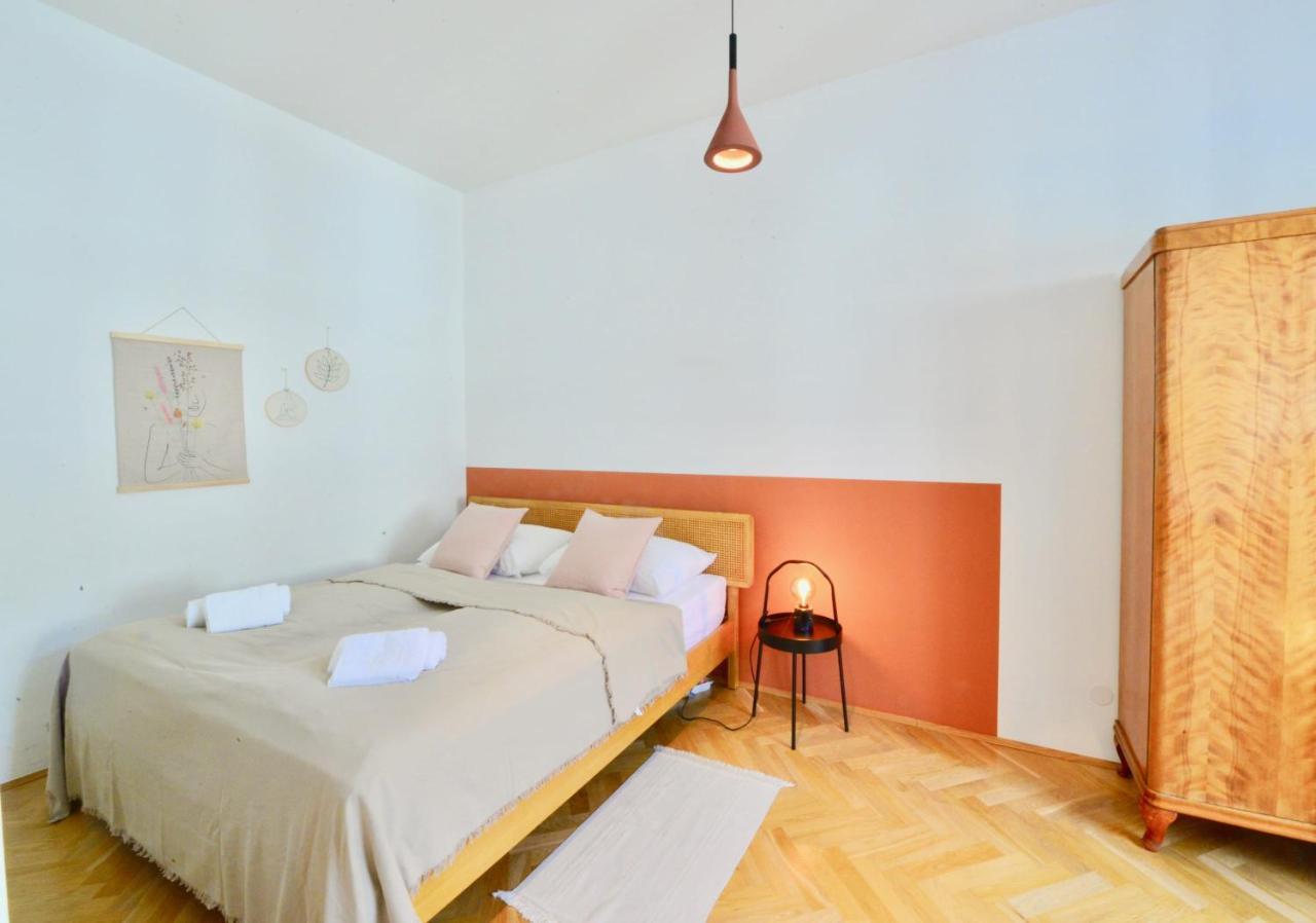 Beautiful Flat Next To Karlskirche Vienna Esterno foto