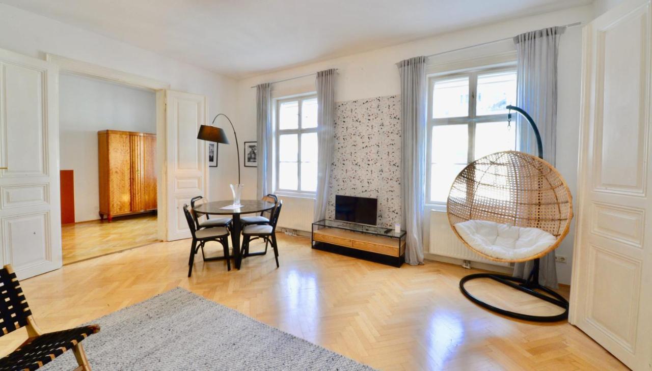 Beautiful Flat Next To Karlskirche Vienna Esterno foto