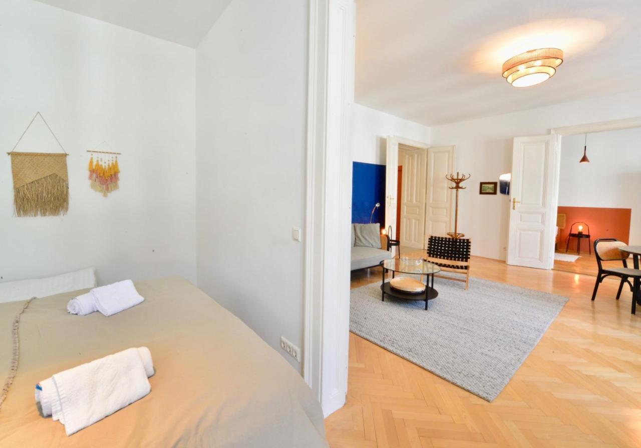 Beautiful Flat Next To Karlskirche Vienna Esterno foto